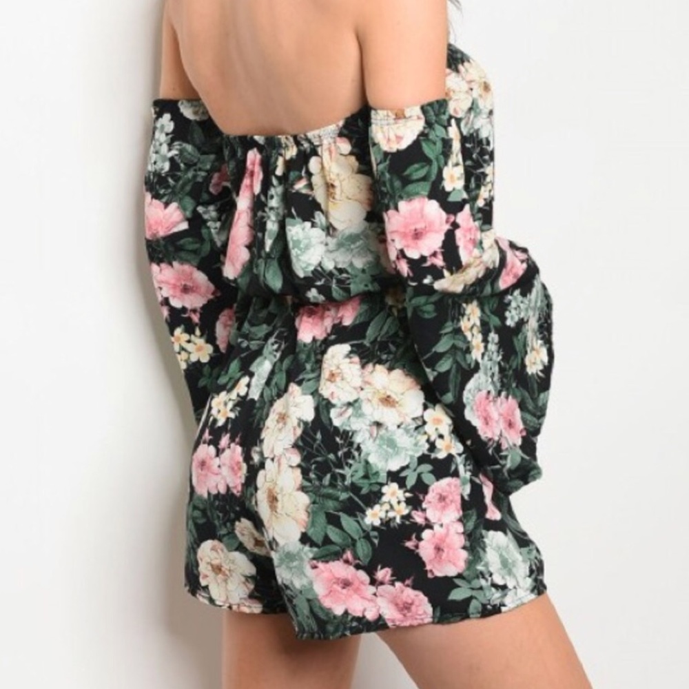 Black Floral Cold-Shoulder LS Romper ๐ธ - Picture 2 of 2
